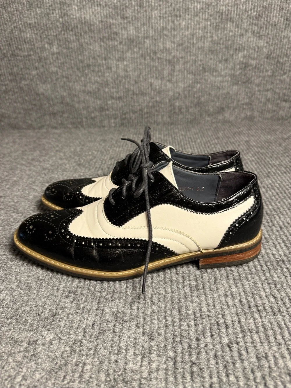 Bruno Homme Made in Italy Classic Two-Tone Black and White Men's Wingtip Oxfords
